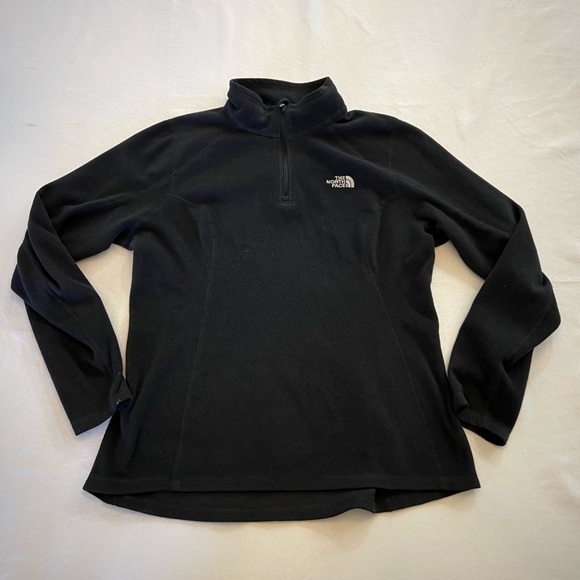 The North Face Tops - THE NORTH FACE Women’s 1/4 Zip Fleece Long Sleeve Pullover, Medium.